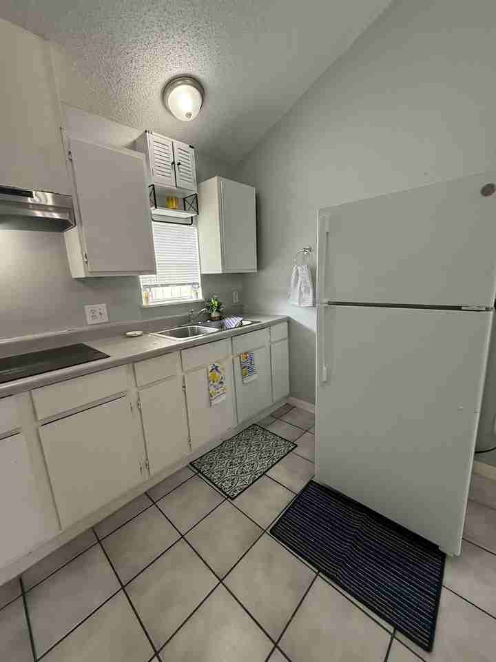 1750 Morales St #2 - Photo 3 of 8