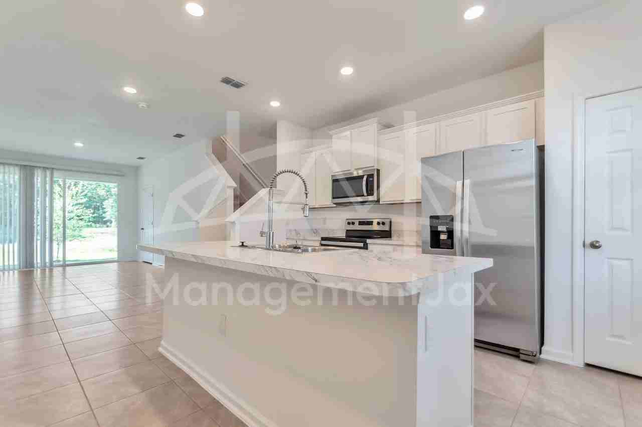 8373 Zenith Cir #1 - Photo 4 of 17