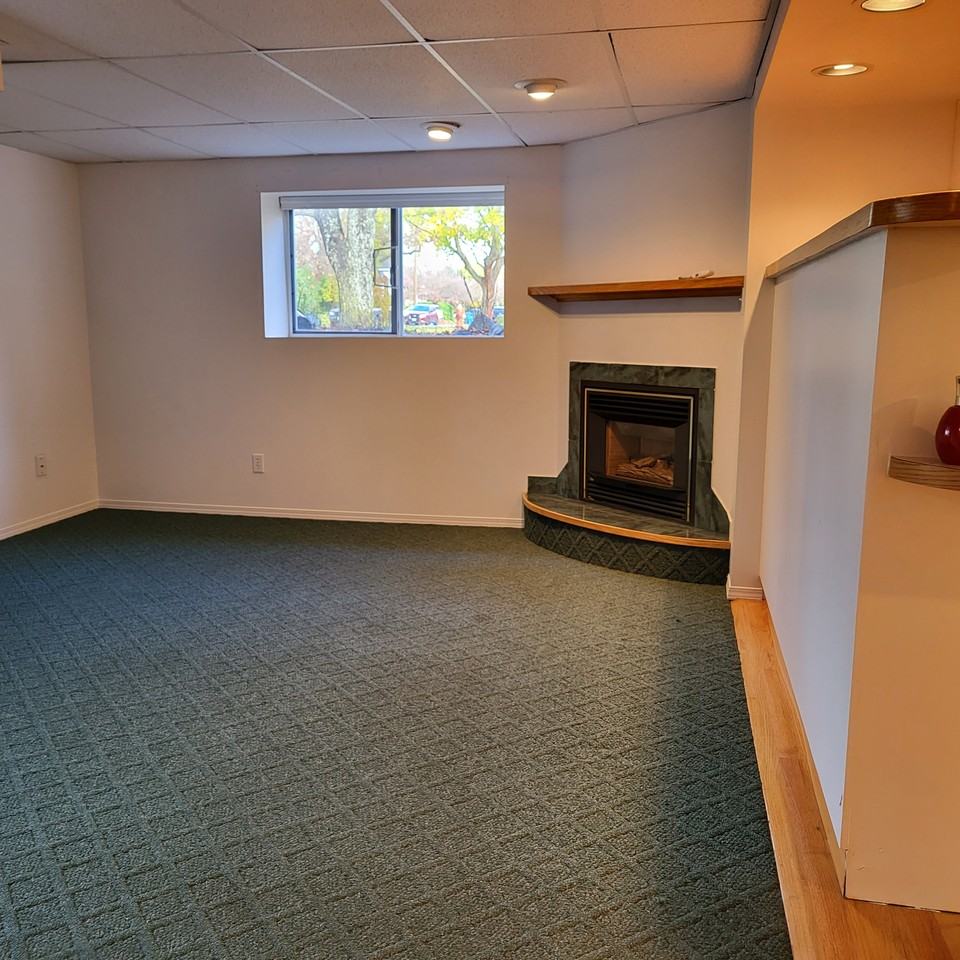 2559 Cranmore Rd Lowr - Photo 2 of 11