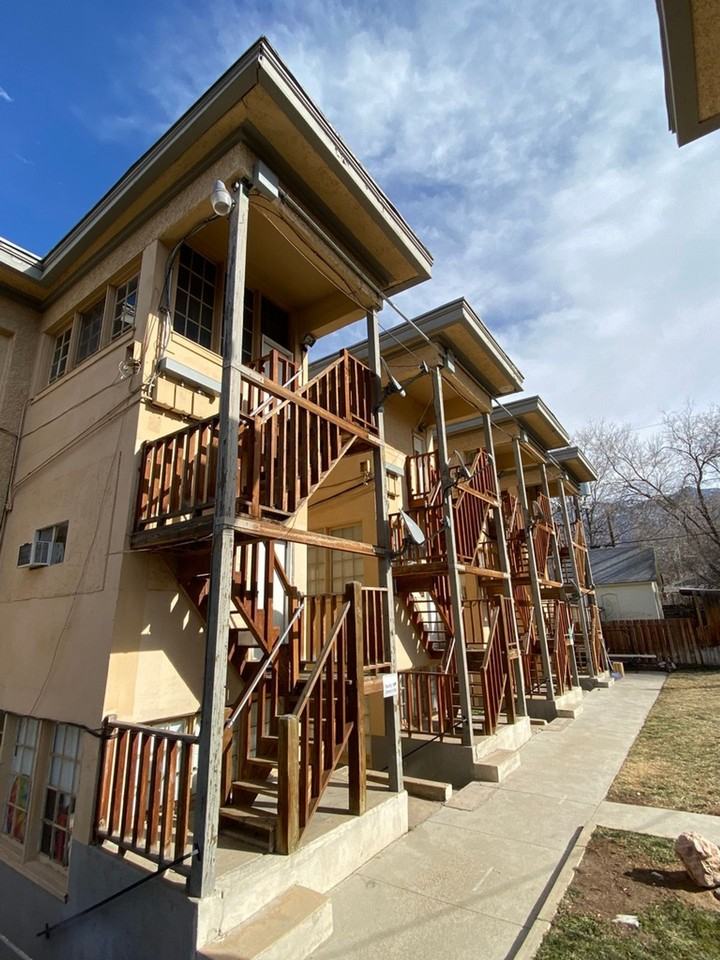 Gatsby Apartments - Photo 7 of 8