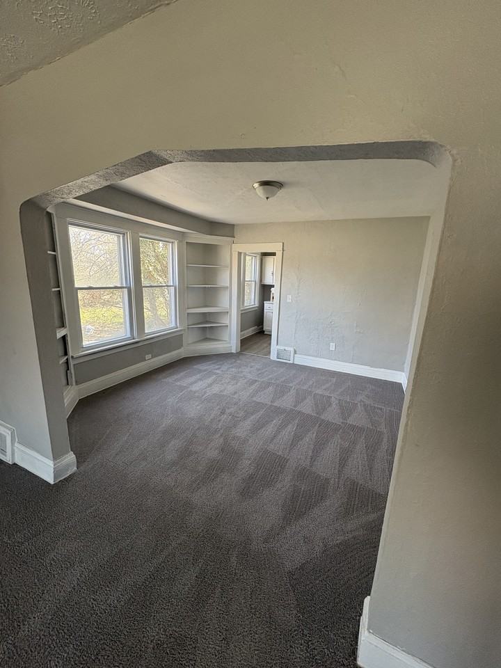 11008 Kinsman Rd - Photo 2 of 14