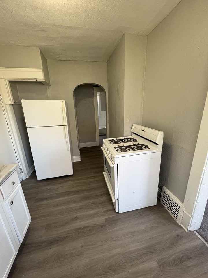 11008 Kinsman Rd - Photo 6 of 14