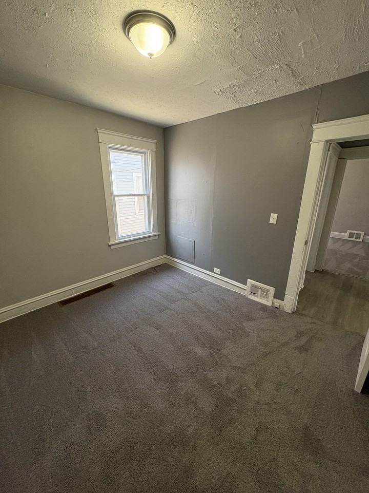 11008 Kinsman Rd - Photo 7 of 14