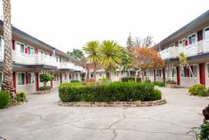 featured image of LANAI APTS.