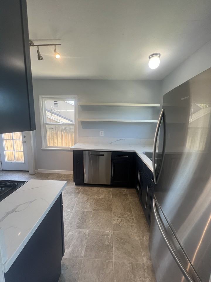 1735 Parrot St #1 - Photo 7 of 12