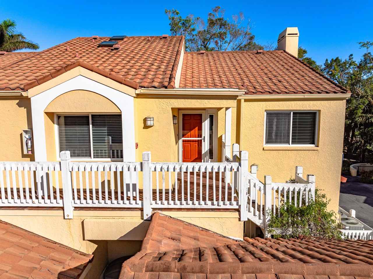 858 Hudson Ave #858 - Photo 6 of 40