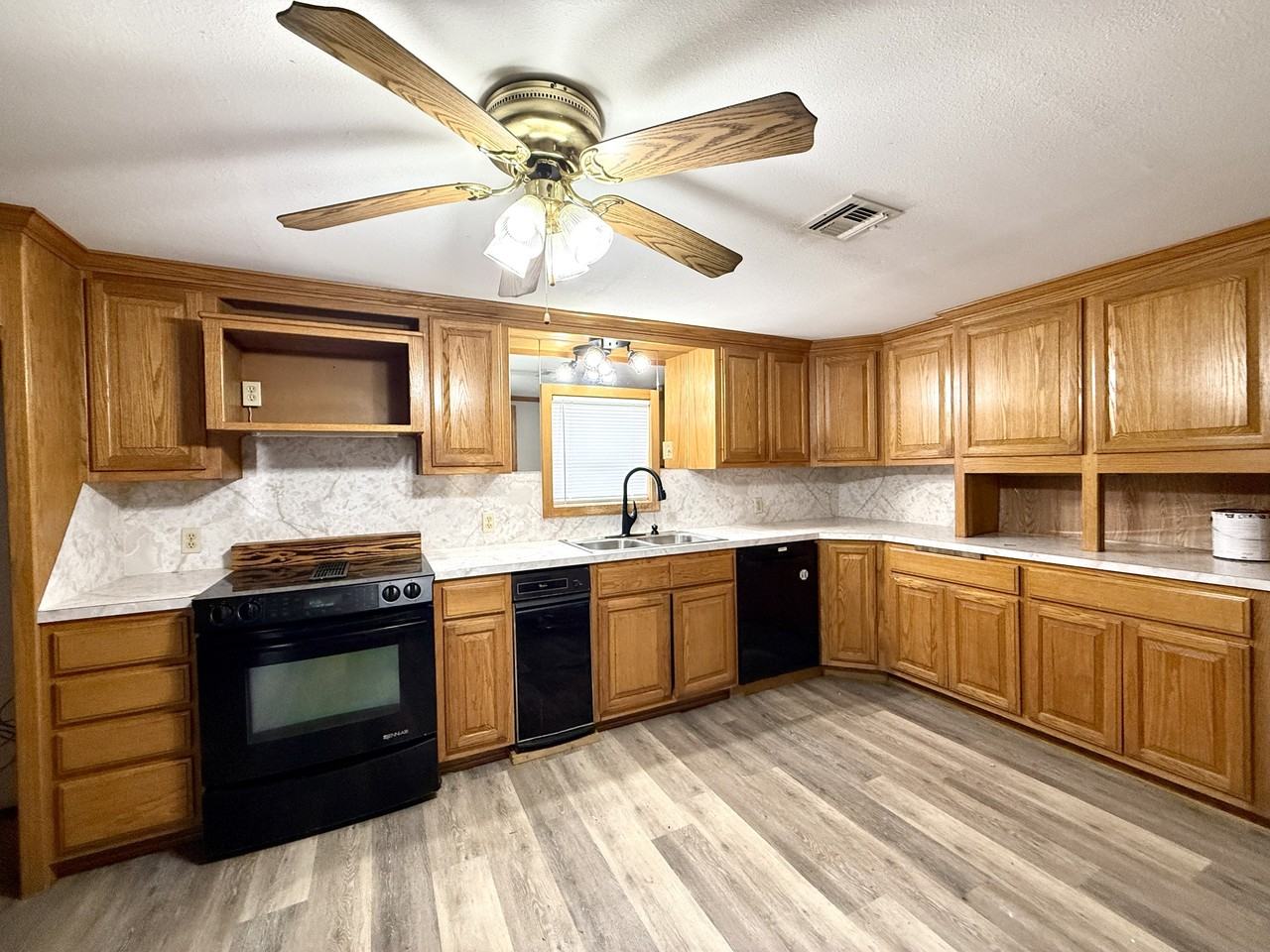 52 Landmark Rd #1 - Photo 3 of 28