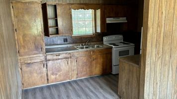 featured image of 1104 Halsey St #8