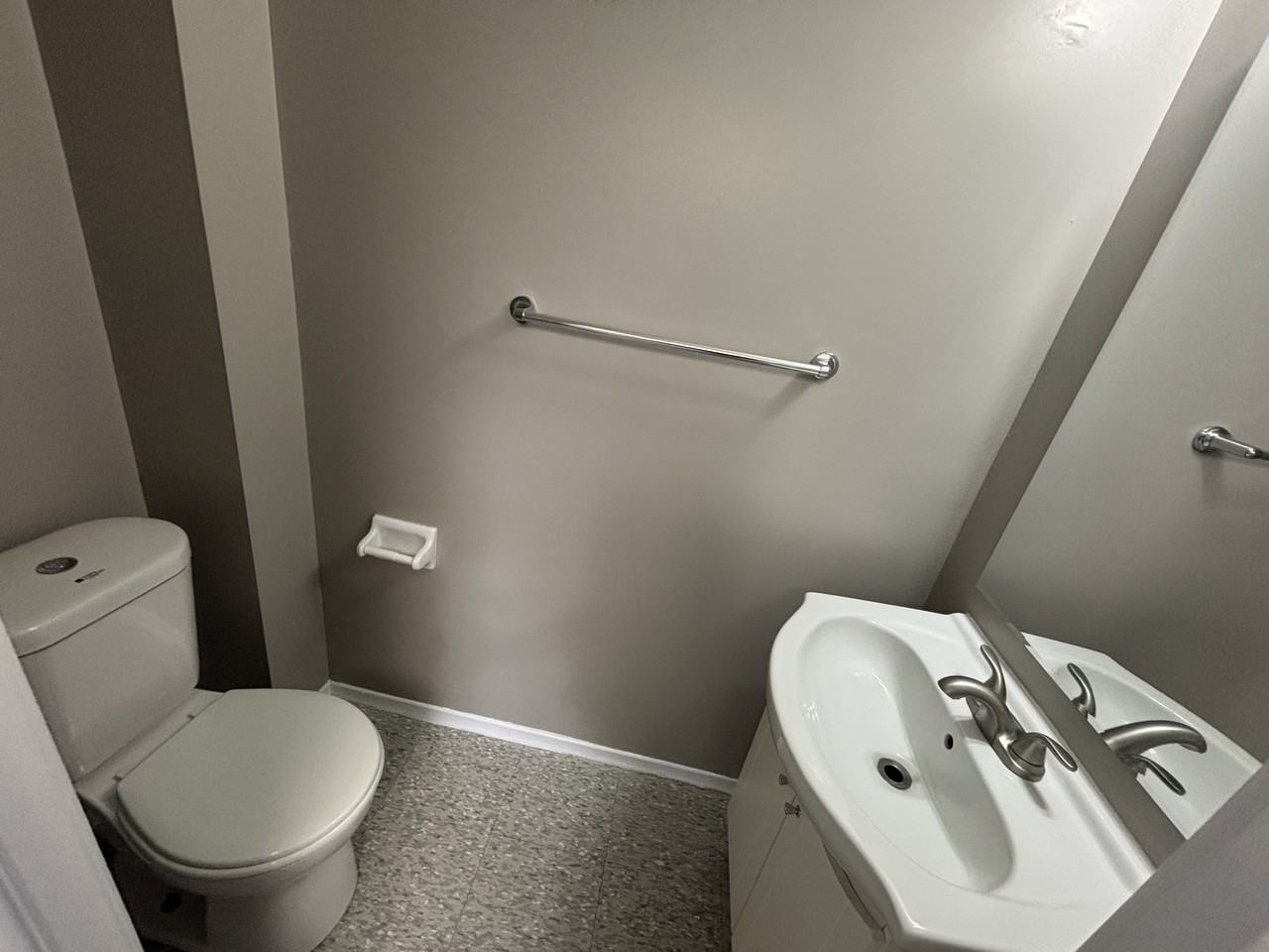 457 Albert St #9 - Photo 5 of 17