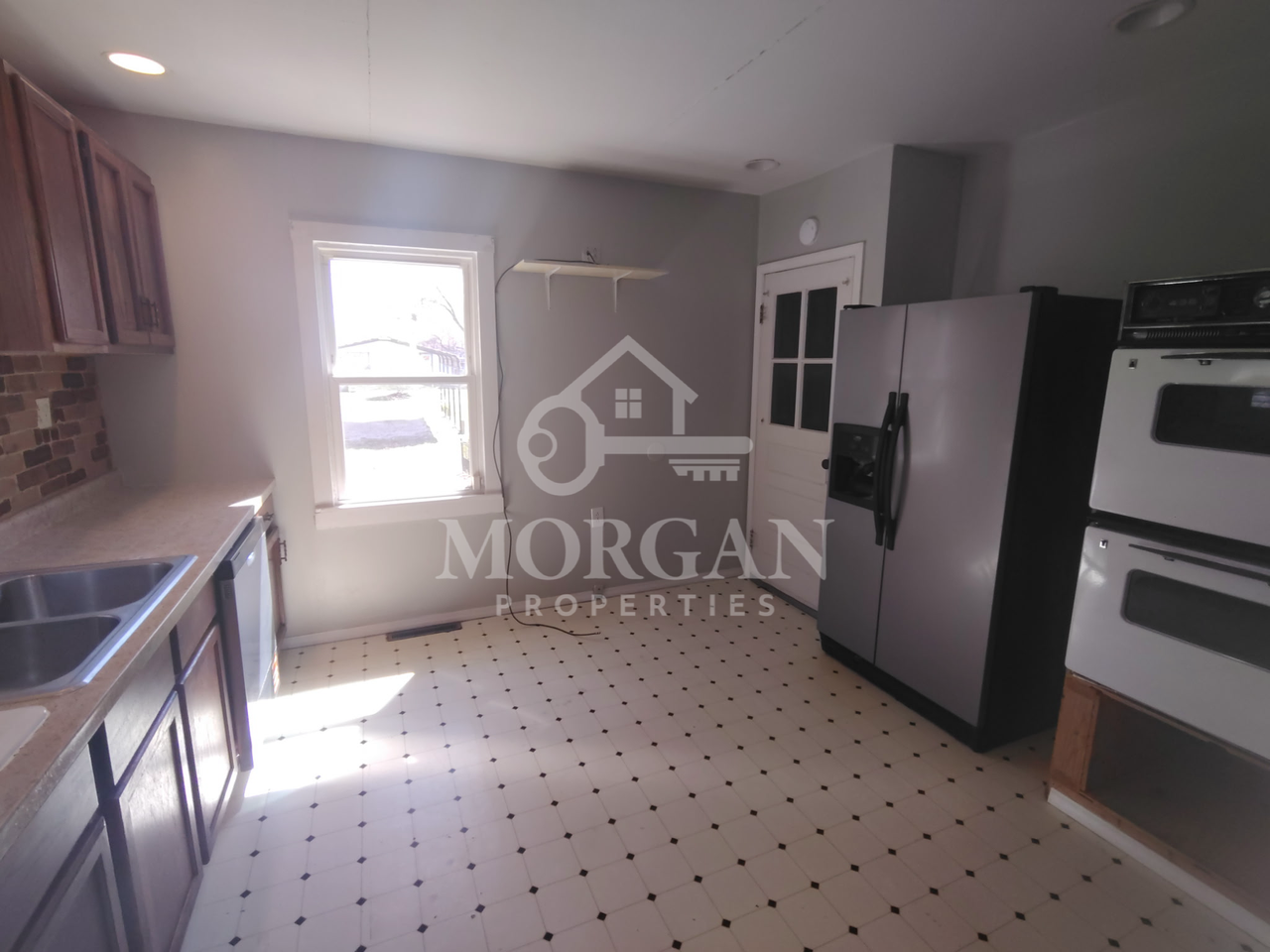 1225 W 5TH - Photo 4 of 7