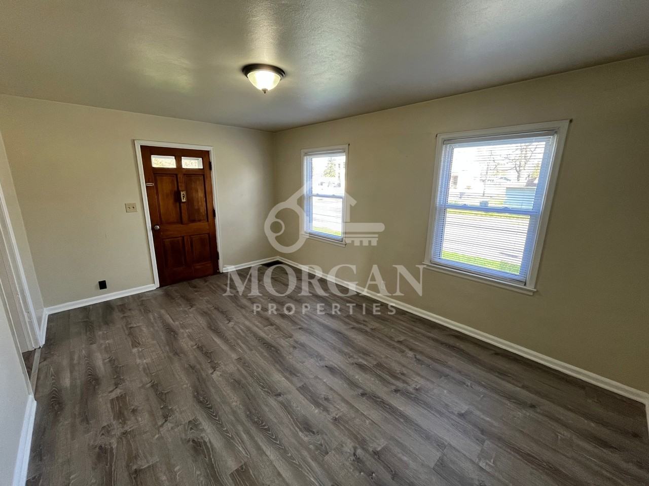 2904 Lincoln St - Photo 2 of 6