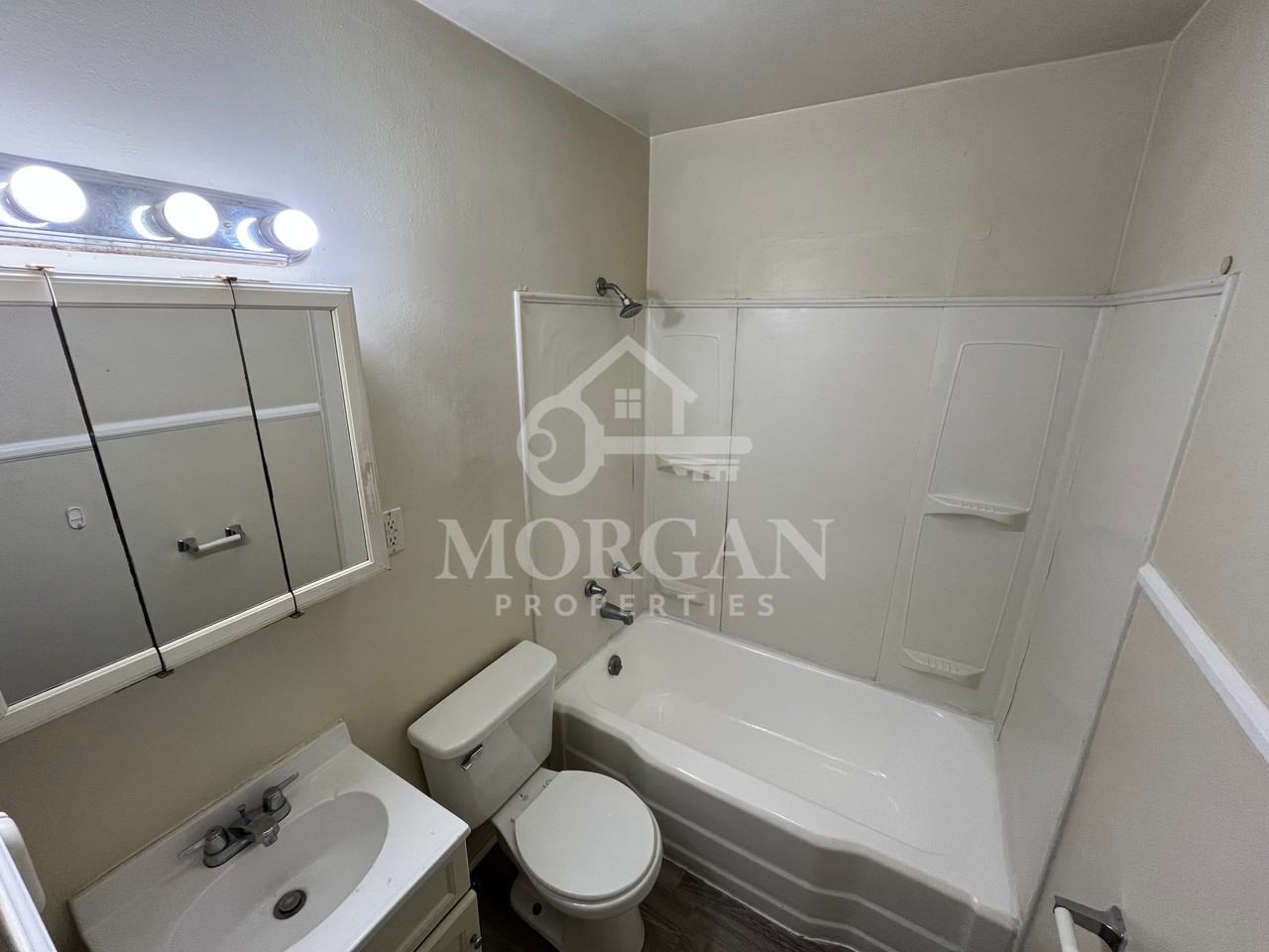 2904 Lincoln St - Photo 4 of 6