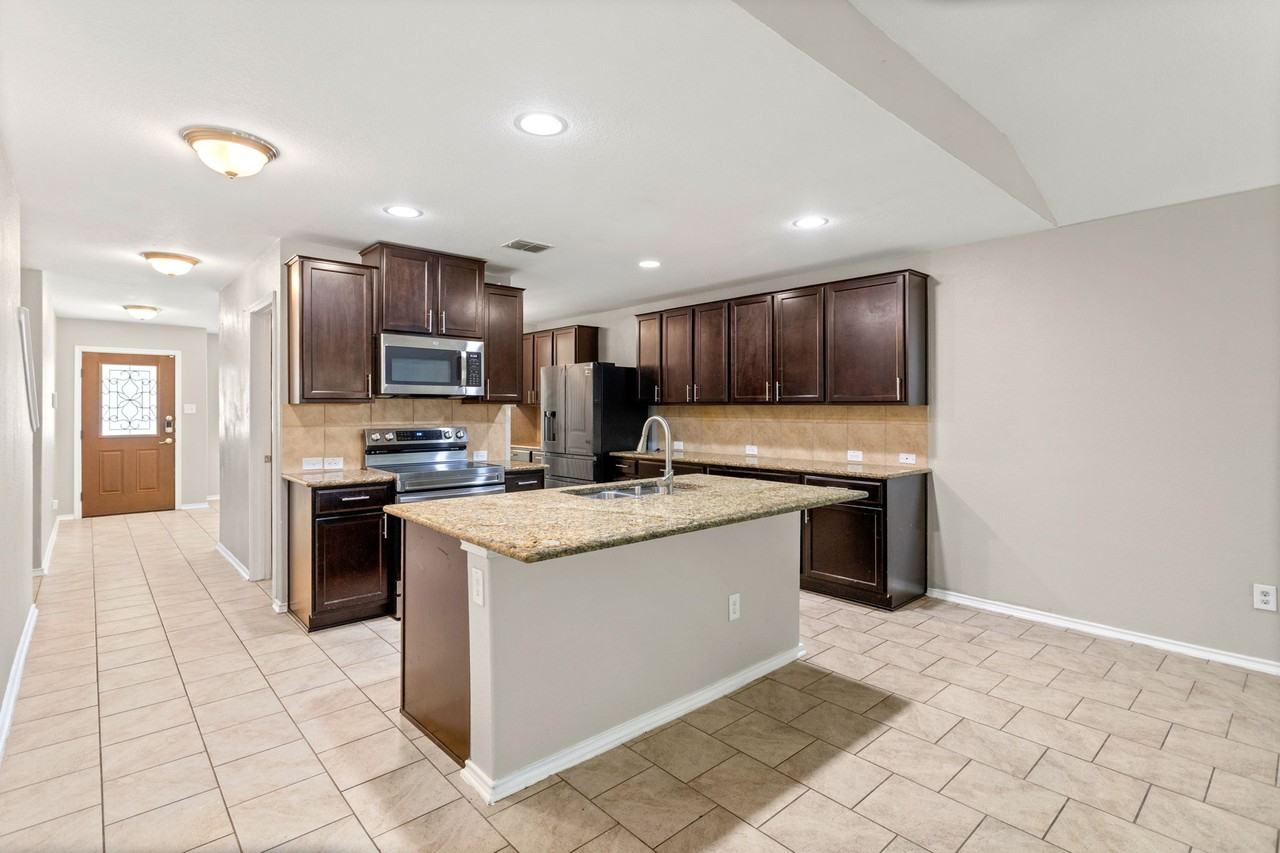 12023 Sapphire Riv #1 - Photo 3 of 10