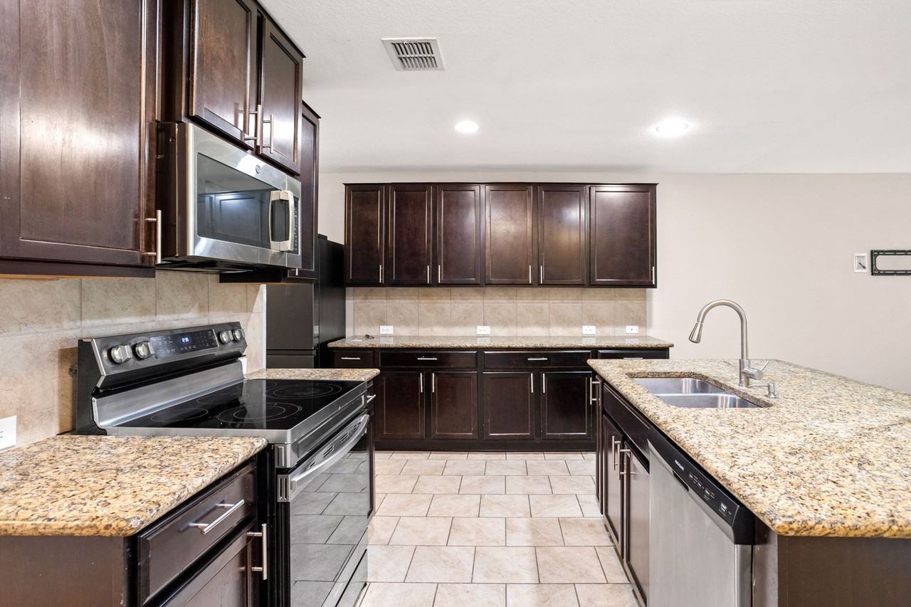 12023 Sapphire Riv #1 - Photo 5 of 10