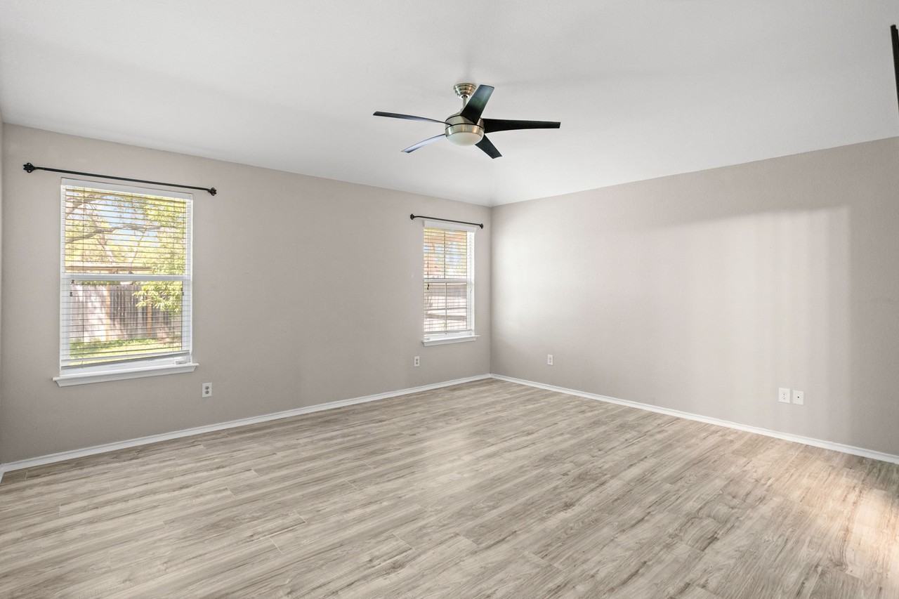 12023 Sapphire Riv #1 - Photo 6 of 10