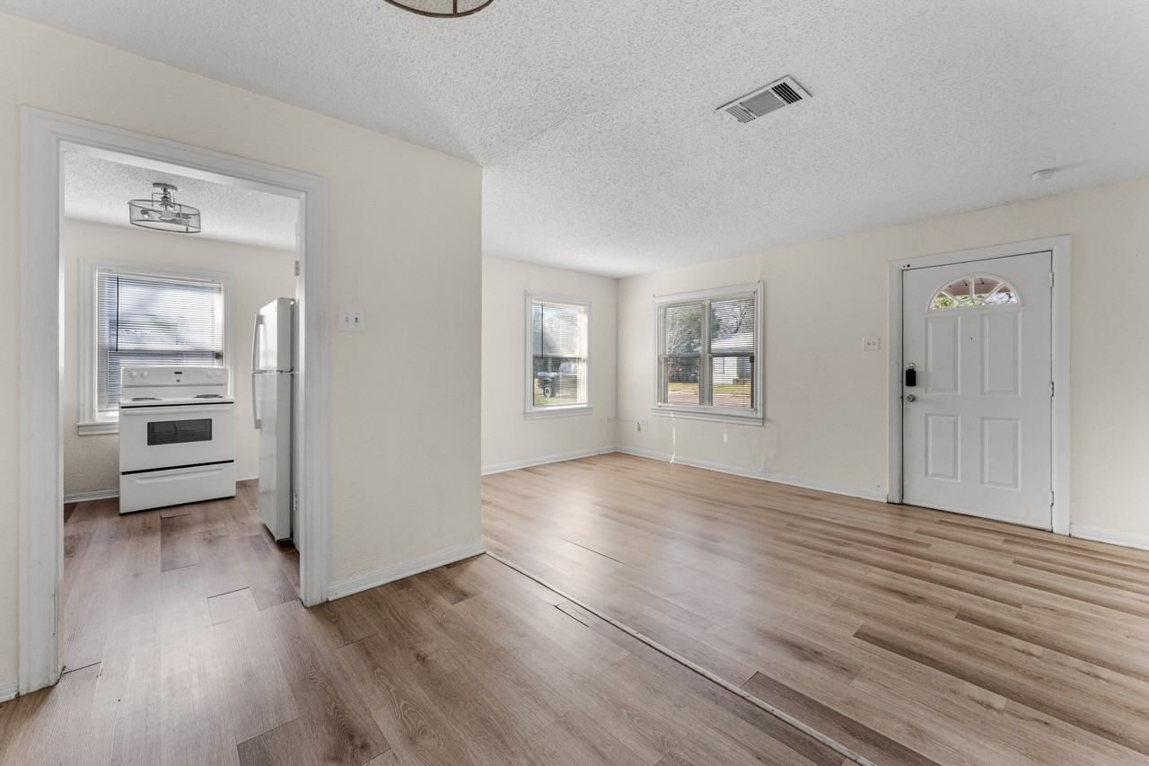 3916 Homan Ave #3918 - Photo 2 of 7