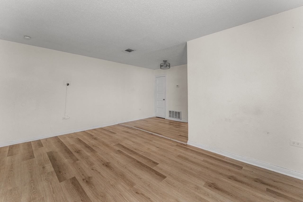 3916 Homan Ave #3918 - Photo 3 of 7
