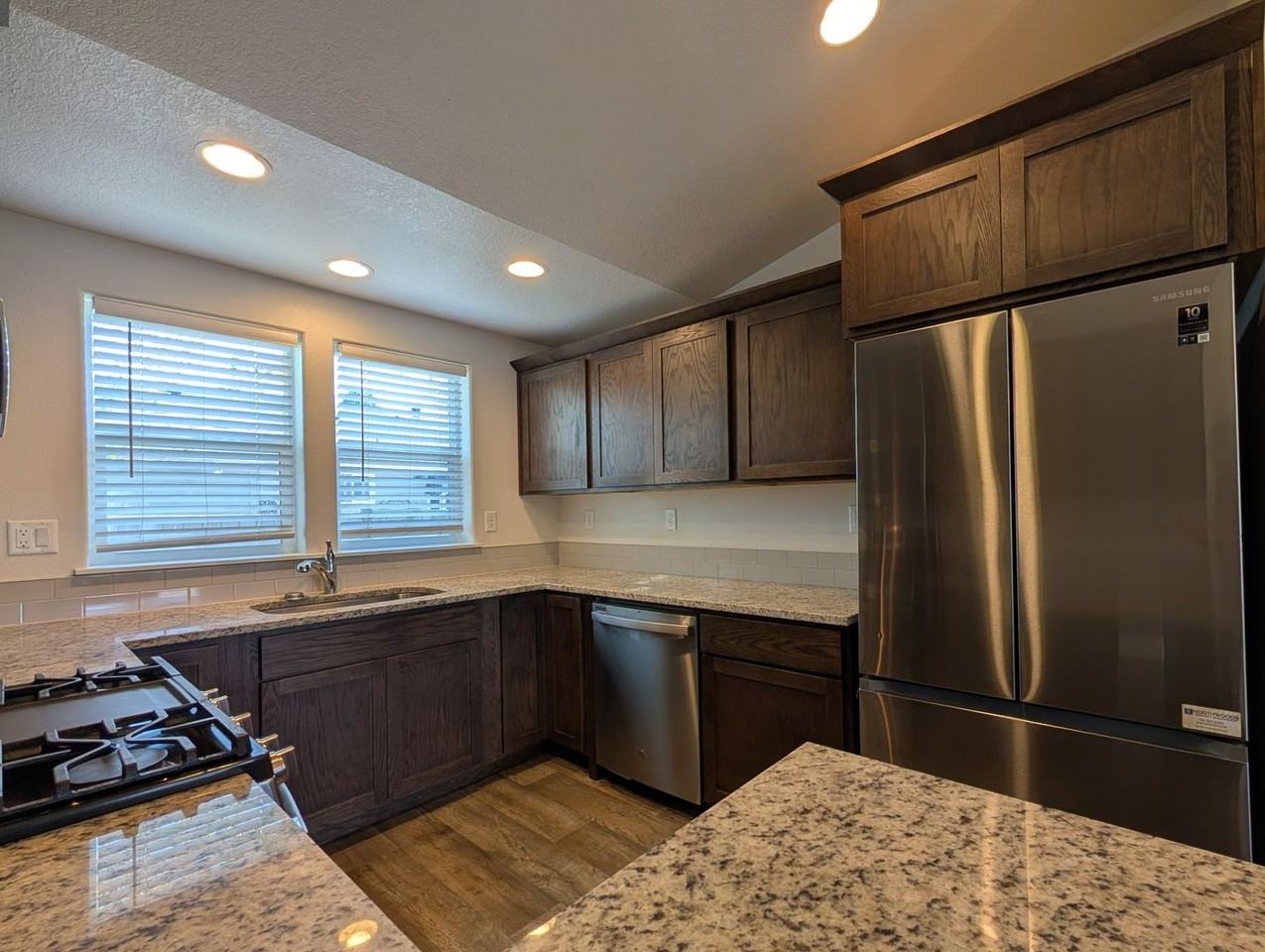 1540 7th St - Photo 4 of 25