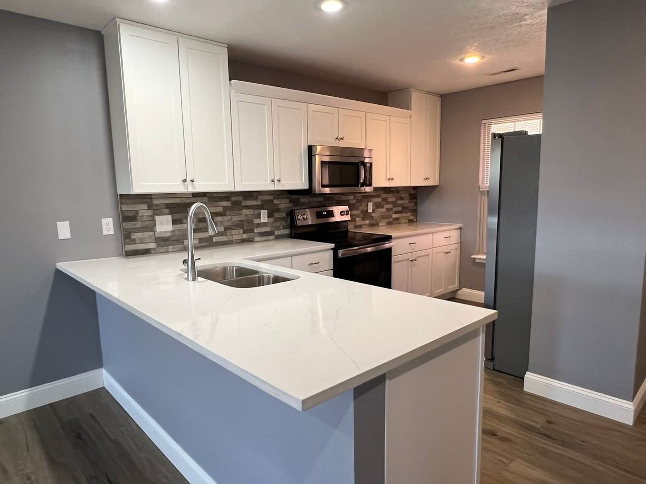 1326 W Sackett St - Photo 4 of 17