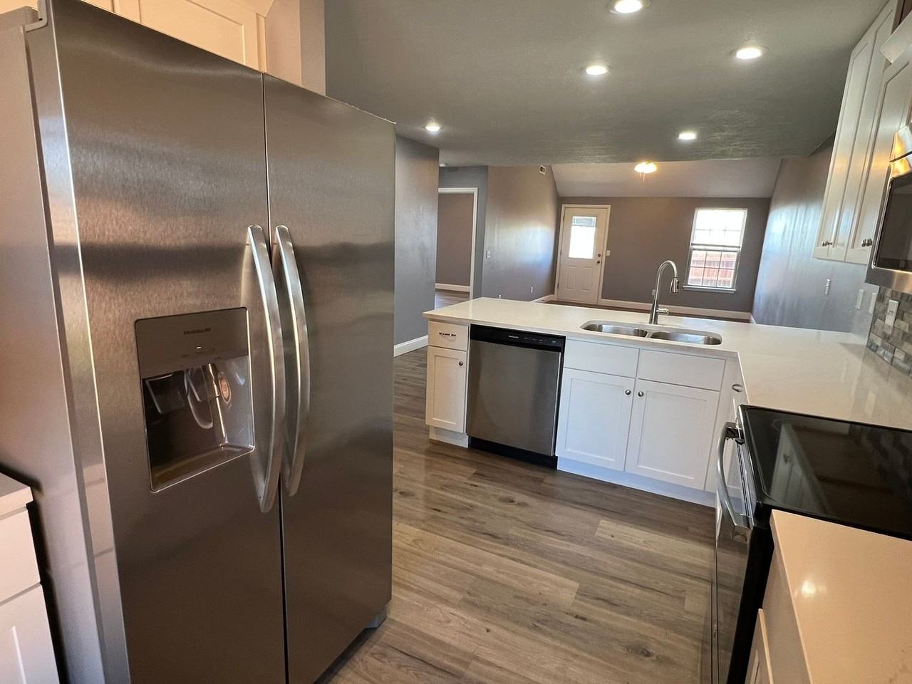 1326 W Sackett St - Photo 5 of 17