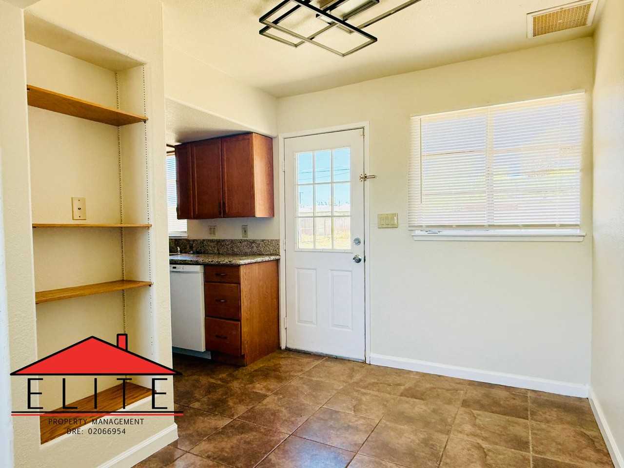 221 N Helena St - Photo 5 of 16