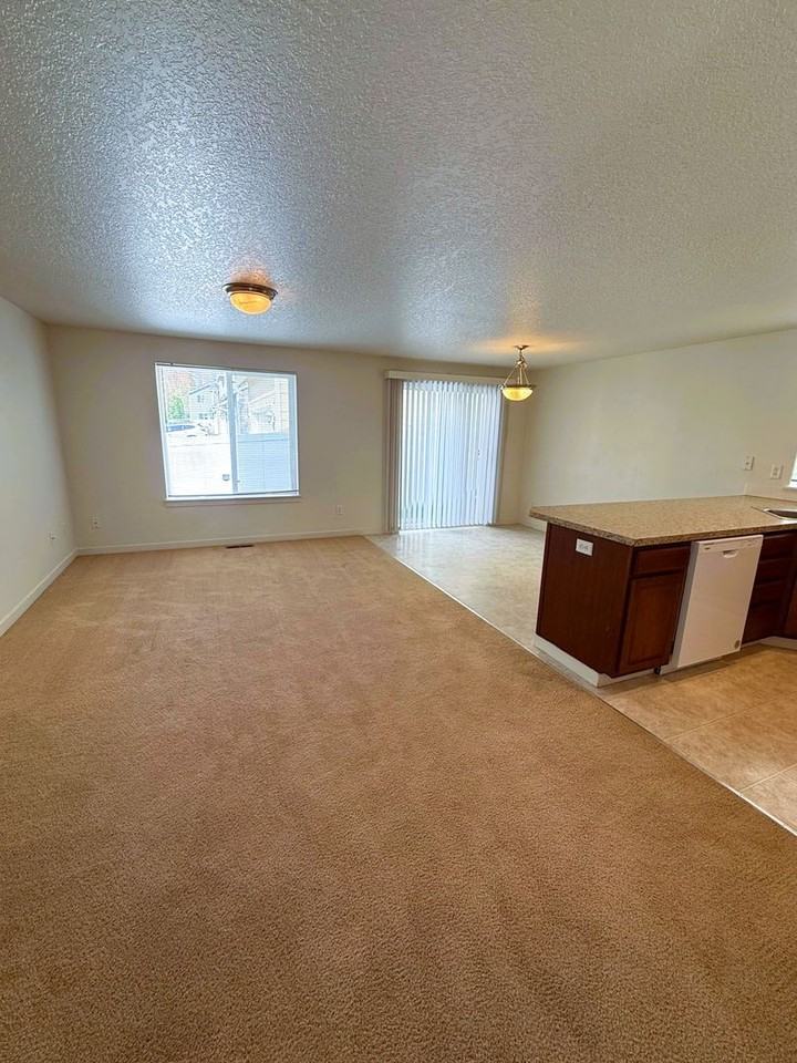 5502 Ne 71st Ave - Photo 3 of 16