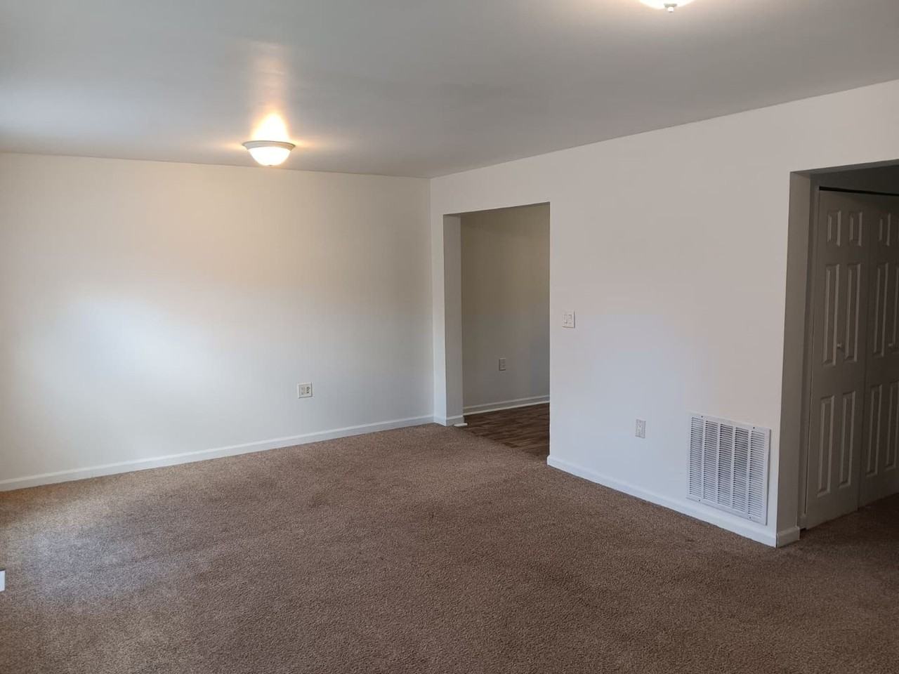 220 S Yellow Springs St - Photo 2 of 8