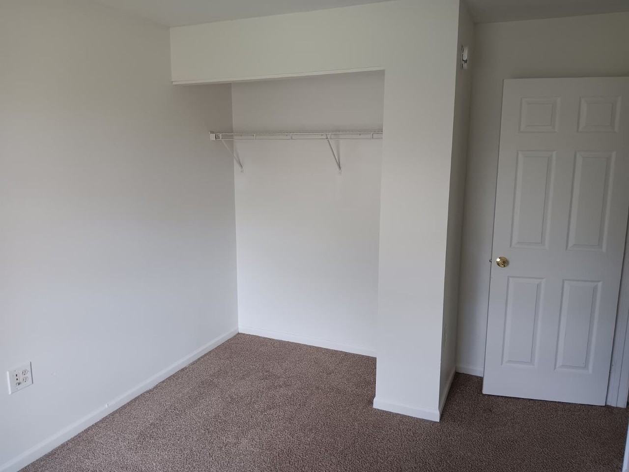 220 S Yellow Springs St - Photo 6 of 8