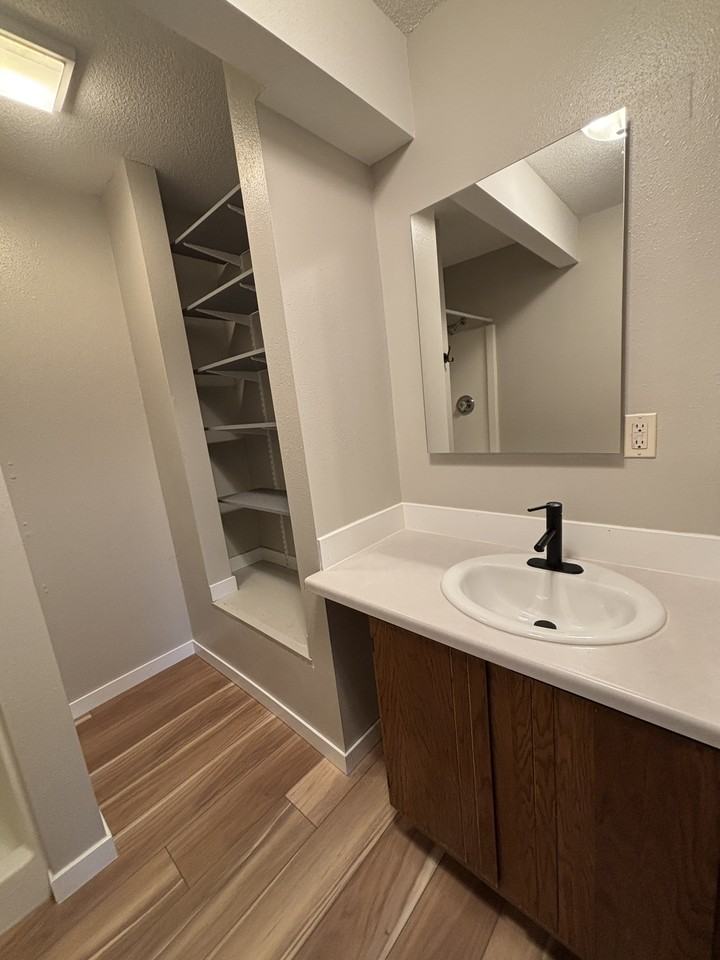 1321 8th Ave Ne #1 - Photo 6 of 10