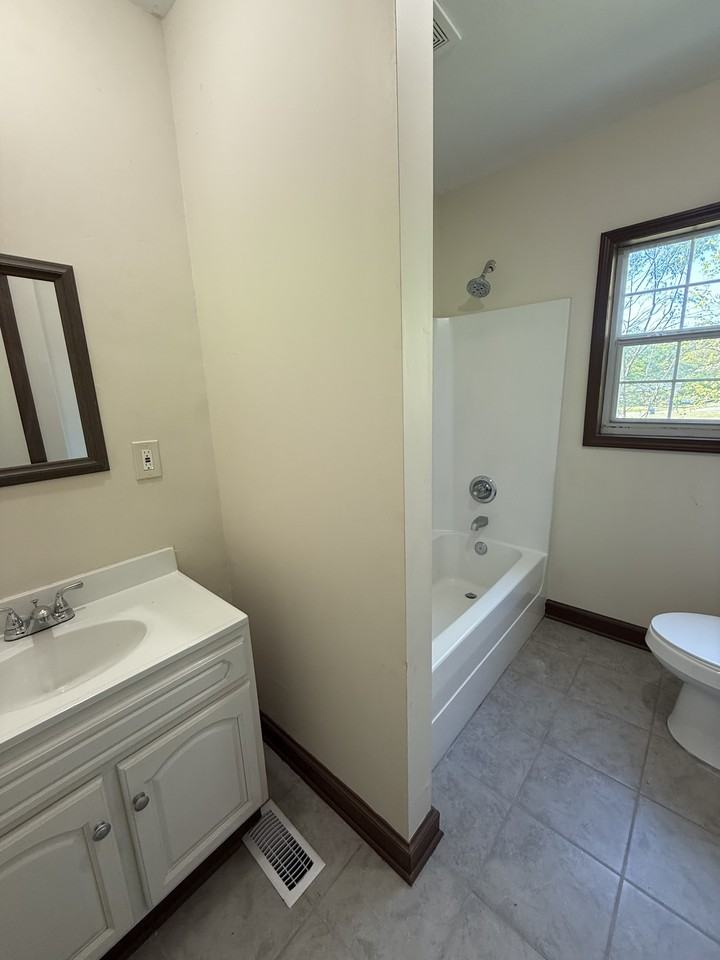 617 8th Ave #1 - Photo 5 of 8