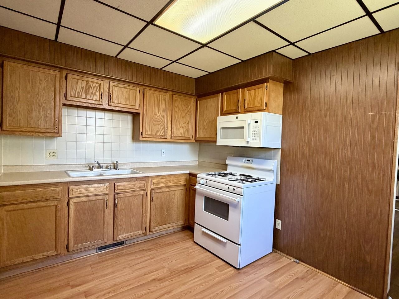 1206 Lawrence Rd Ne #3 - Photo 4 of 9