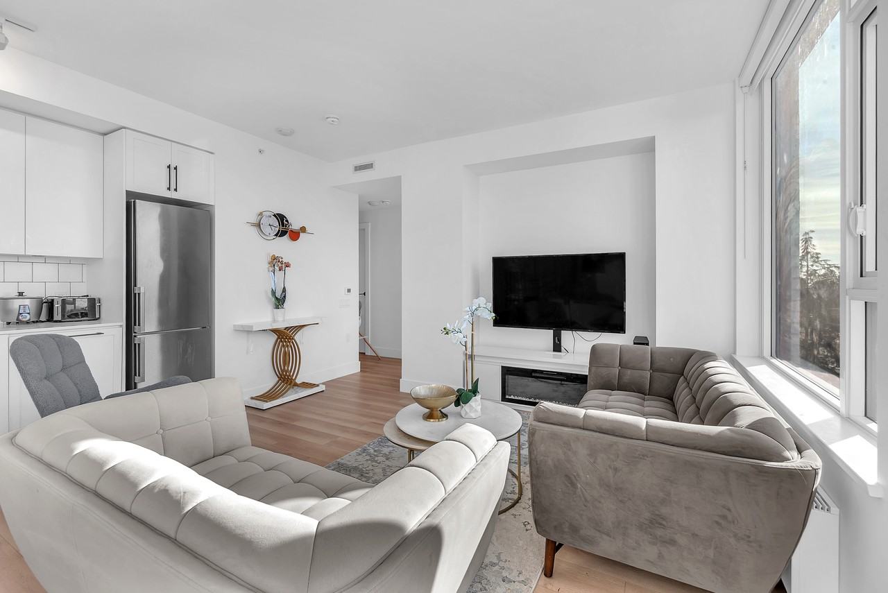 8750 University Crescent #604 - Photo 4 of 21