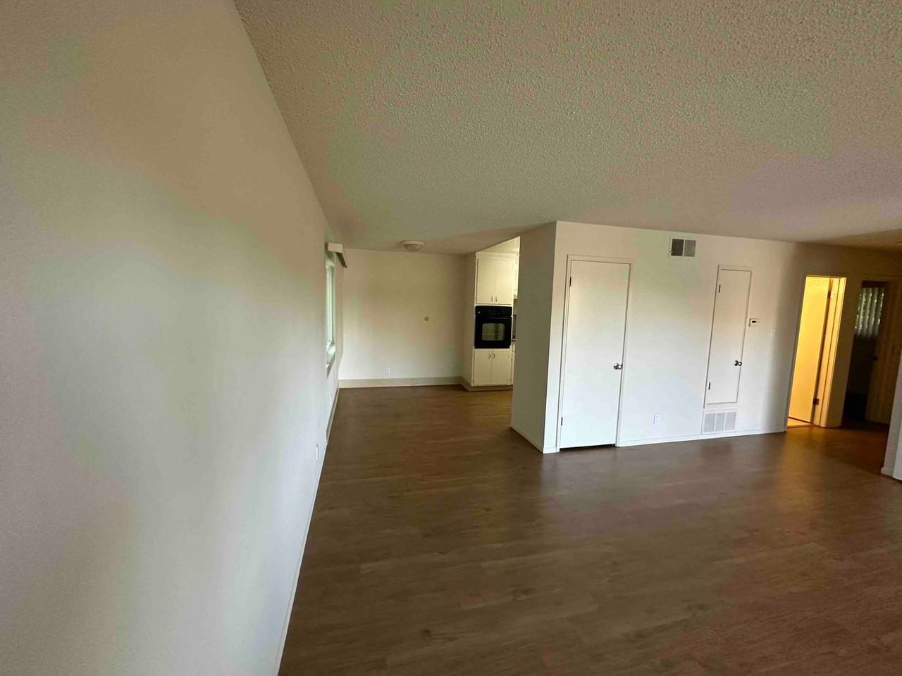 2819 Derby Street - Photo 5 of 32