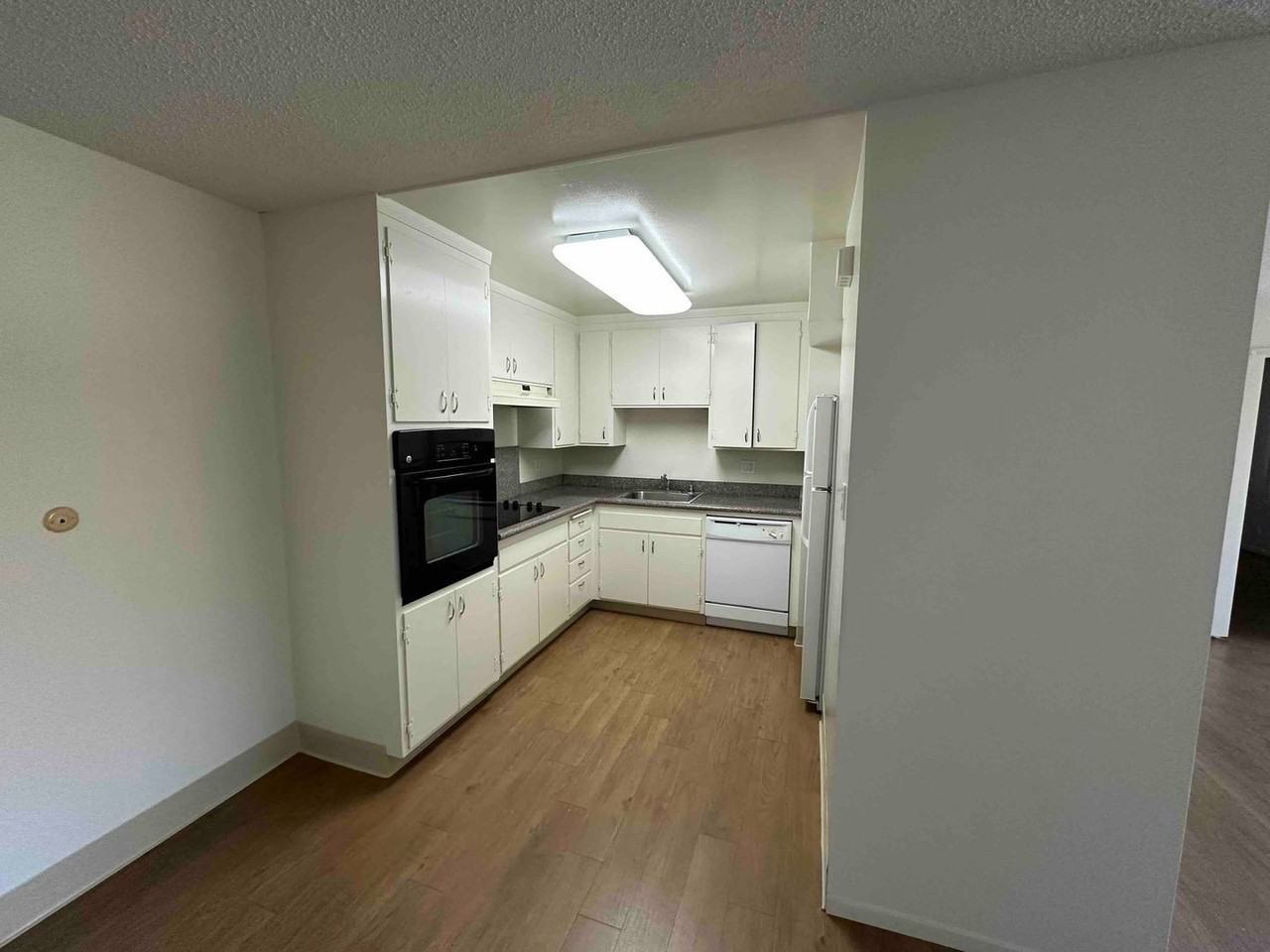 2819 Derby Street - Photo 7 of 32