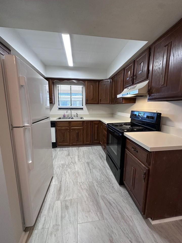 416 N Saint Clair Abrams Ave #416 - Photo 3 of 8