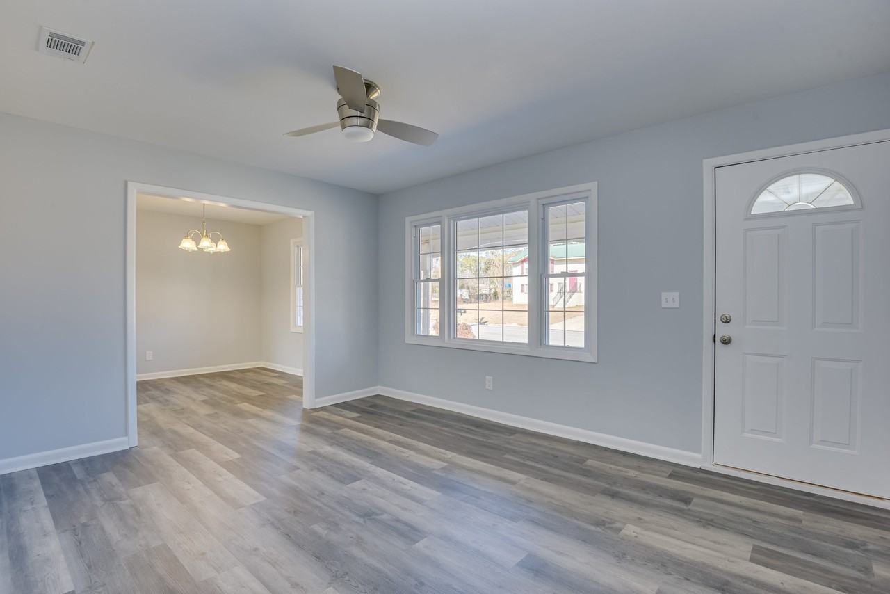 1709 Forest Creek Ct #1 - Photo 3 of 31