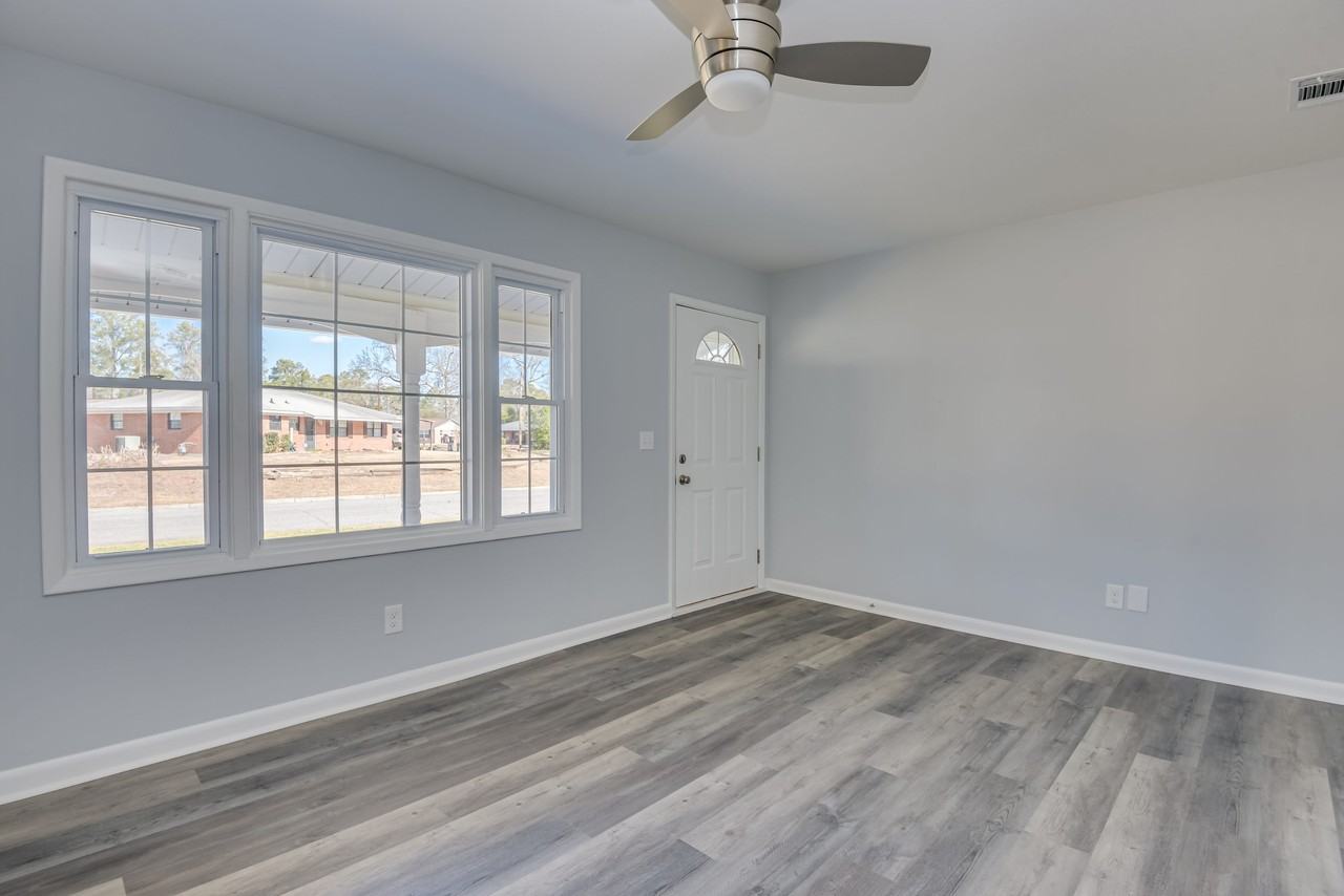 1709 Forest Creek Ct #1 - Photo 4 of 31