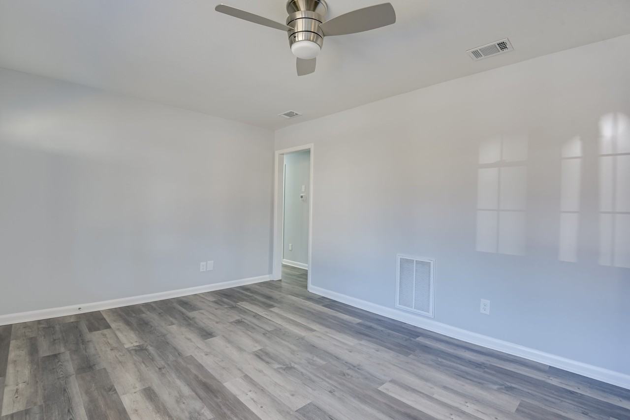 1709 Forest Creek Ct #1 - Photo 5 of 31