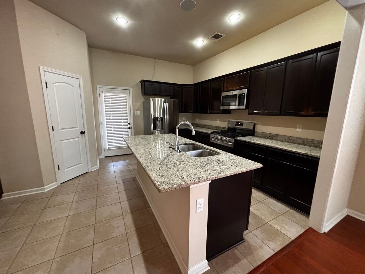 16529 Gallion Dr - Photo 3 of 20