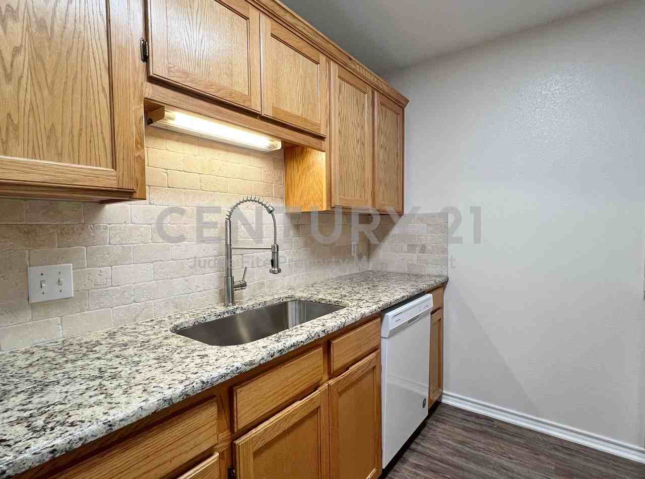 938 Austin Ct - Photo 3 of 13