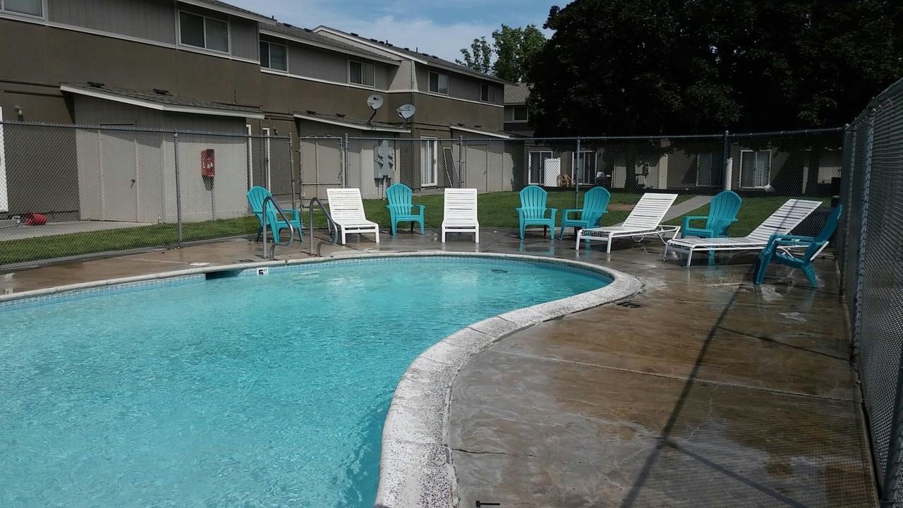 4421 W Hood Ave - Photo 4 of 50