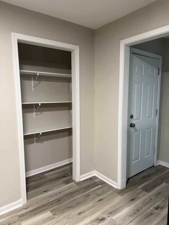 3rd Street Hoxie 6-Plex - Photo 5 of 18