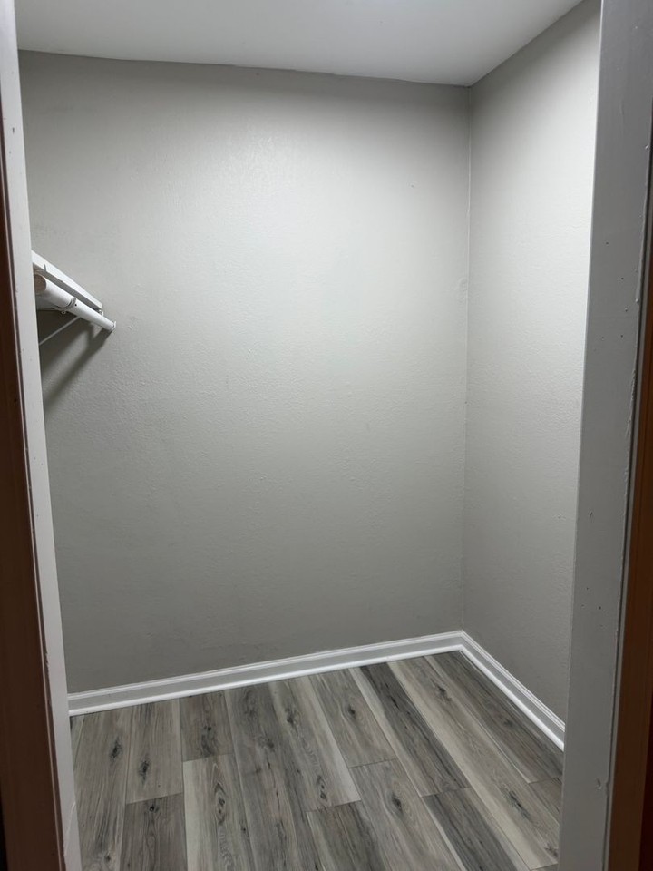 3rd Street Hoxie 6-Plex - Photo 6 of 18