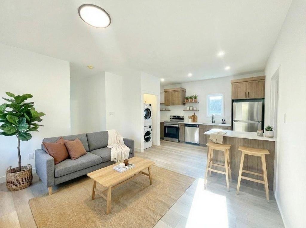 28 Carlton Avenue - Photo 3 of 7