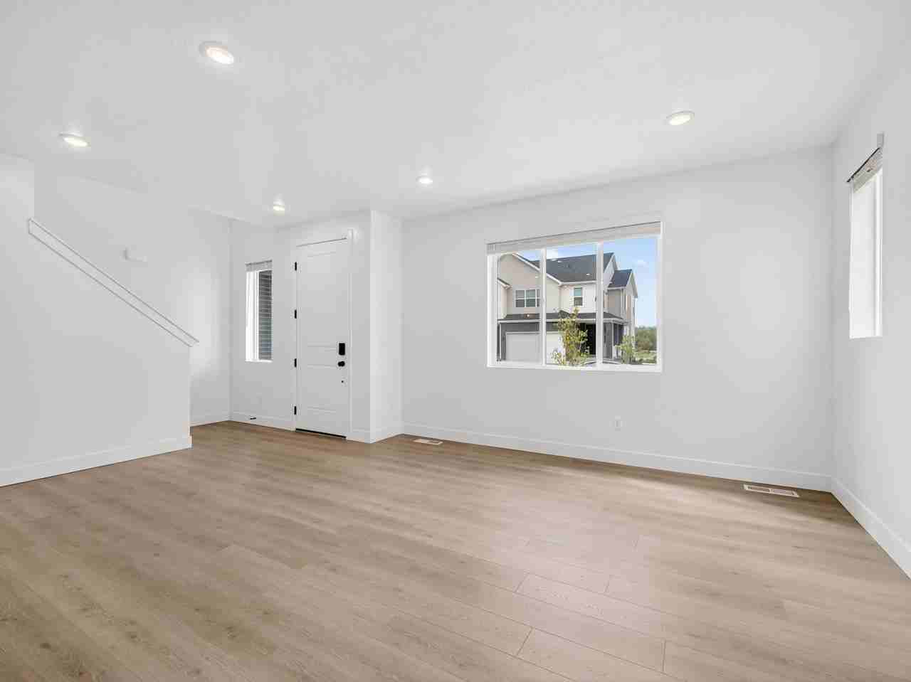 21 S Lunar Way - Photo 2 of 32