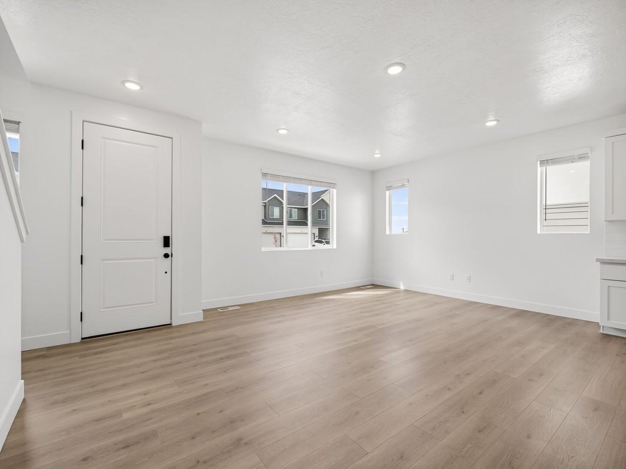 21 S Lunar Way - Photo 3 of 32