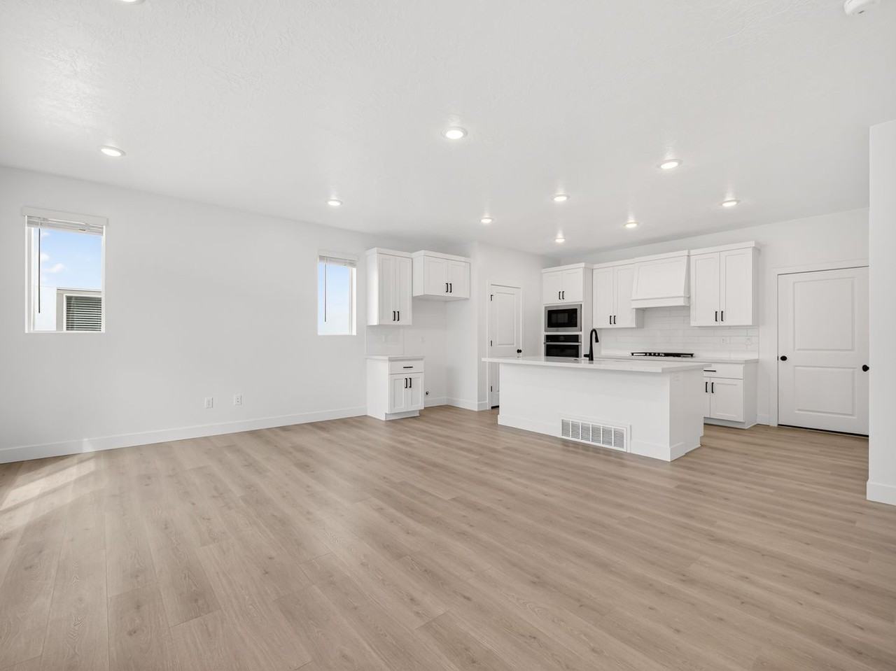 21 S Lunar Way - Photo 4 of 32