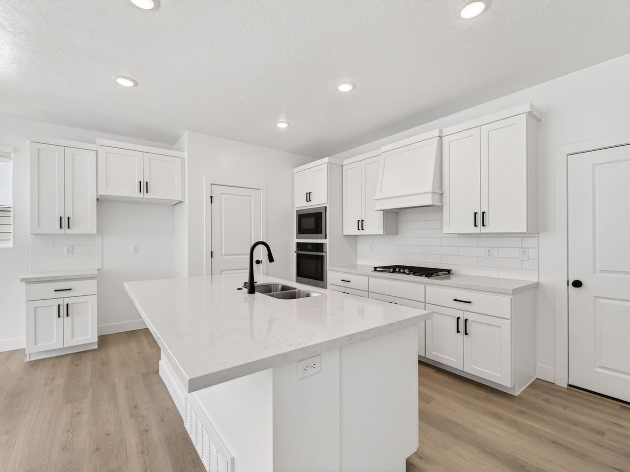 21 S Lunar Way - Photo 7 of 32