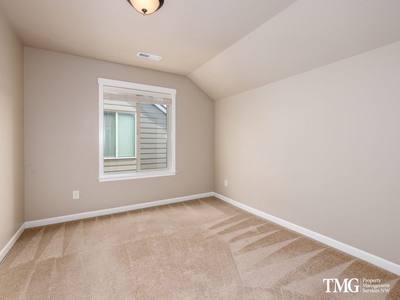 8121 Ne 20th St - Photo 6 of 20