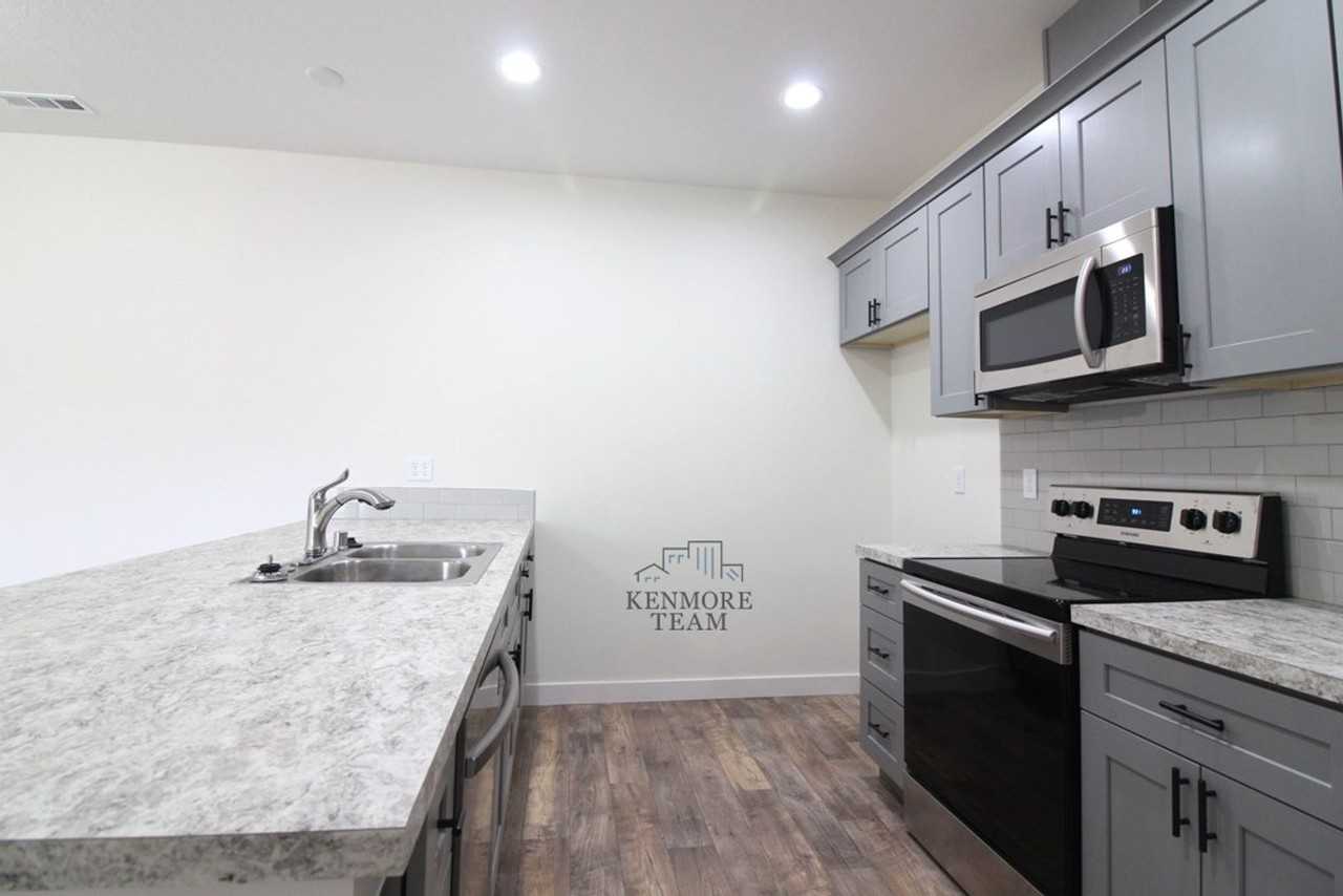 1089 S Cedar Pl - Photo 3 of 10